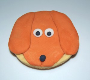 Galleta fondant de perro salchicha