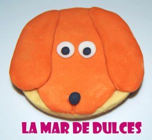 Galleta fondant de cara de perro salchicha