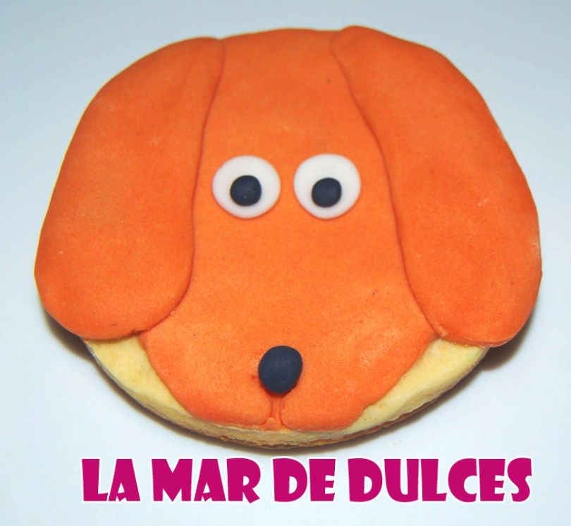 Galleta fondant de cara de perro salchicha