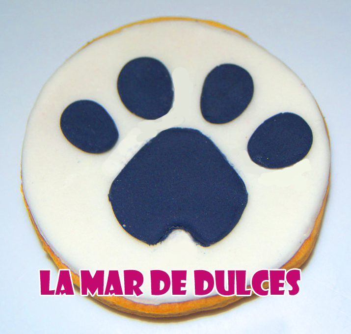 Galleta fondant de huella de perro