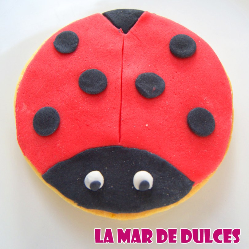 Galleta fondant de mariquita