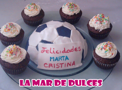 Tarta balón de fútbol y cupcakes Chiclana