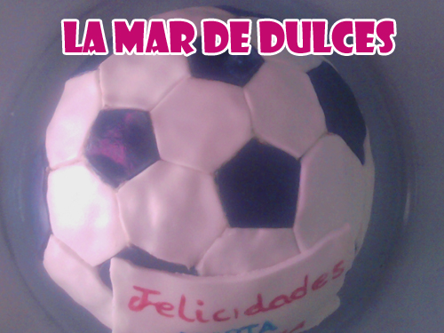 Tarta fondant de balón de fútbol