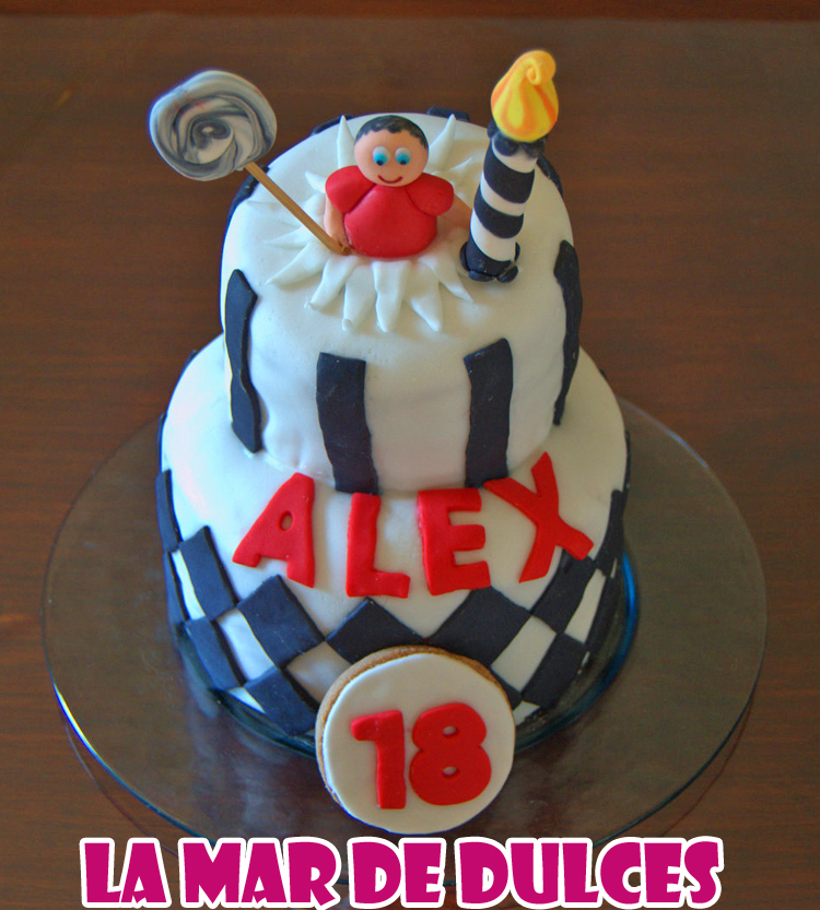 Tarta fondant blanca y negra de rombos y rayas Chiclana