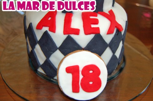 Tarta fondant blanca y negra de rombos y rayas Chiclana