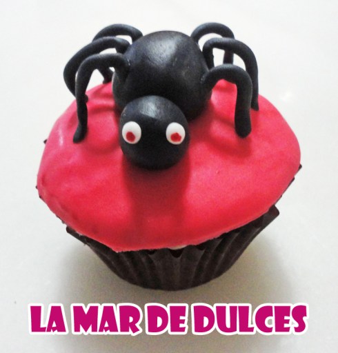 Cupcake de fondant de araña para Halloween