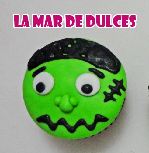 Cupcake de fondant de Frankenstein para Halloween