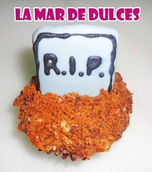 Cupcake de fondant de lápida para Halloween