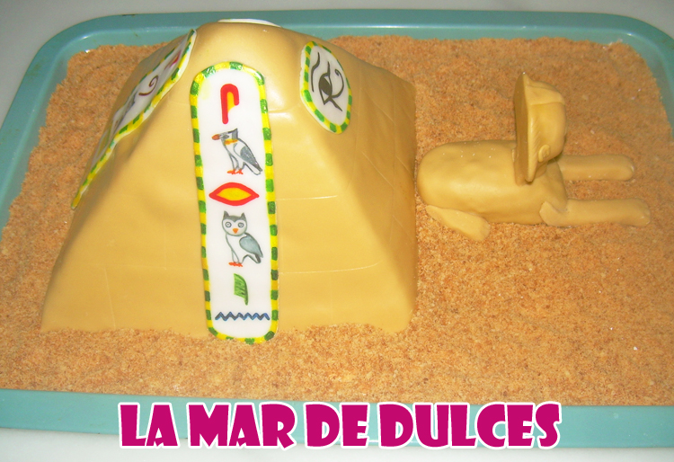 Tarta fondant pirámide y esfinge - Sevilla
