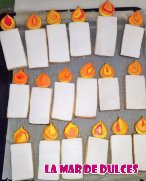 Galletas decoradas con glasa y fondant de velas Sevilla