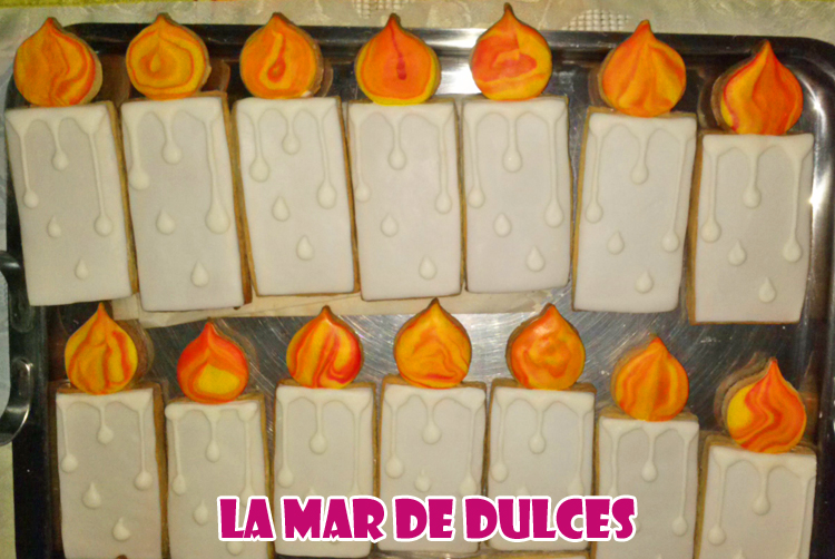 Galletas decoradas con glasa y fondant de velas Sevilla