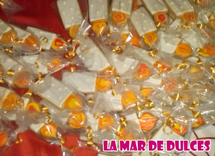 Galletas decoradas con glasa y fondant de velas Sevilla