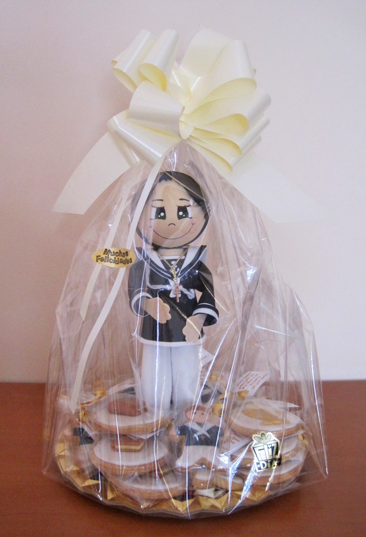 Cesta de galletas decoradas y fofucha