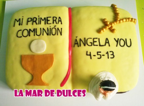 Tarta fondant de libro para Comunión Sevilla