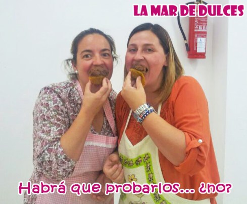 Probando los cupcakes