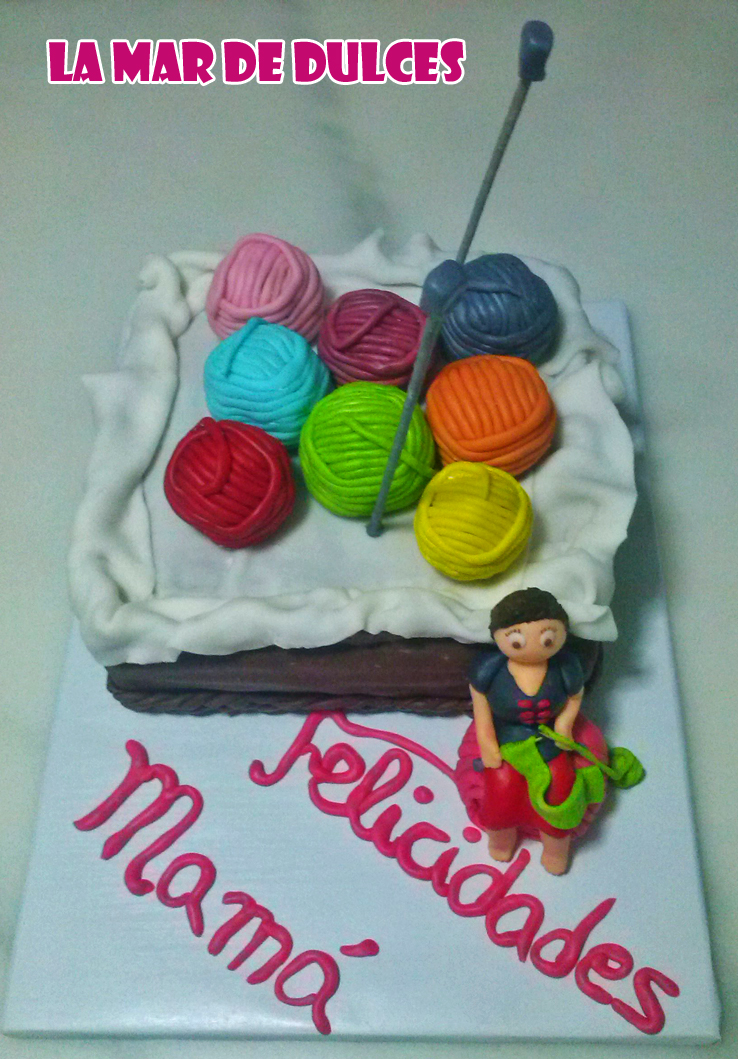 Tarta fondant de cesta de ovillos y agujas de punto Sevilla