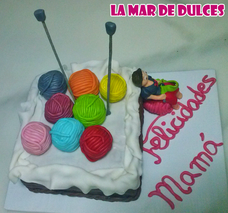 Tarta fondant de cesta de ovillos y agujas de punto Sevilla