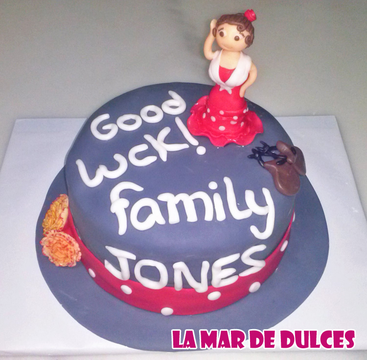 Tarta fondant de sombrero cordobés y flamenca Sevilla