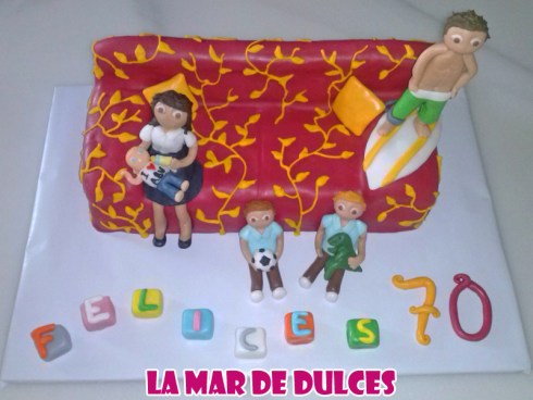 Tarta fondant de sofá: abuela con sus cuatro nietos Sevilla