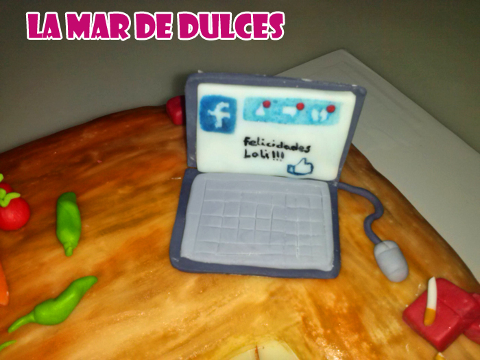 Tarta fondant de cocina con ordenador Sevilla