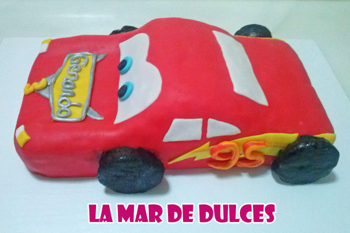 Tarta fondant de Rayo McQueen Sevilla película Cars