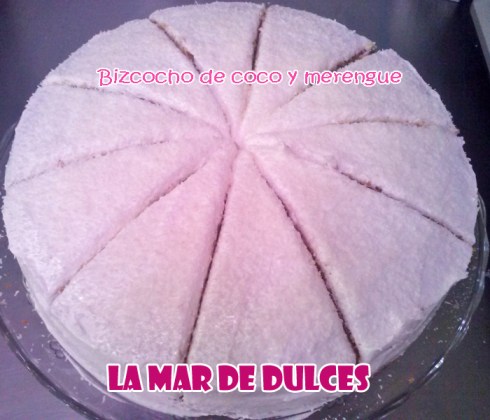 Bizcocho de coco con merengue y coco rallado