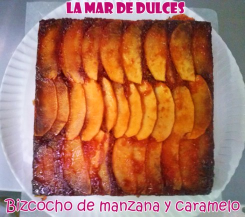 Bizcocho de manzana caramelizada, almendras y pasas