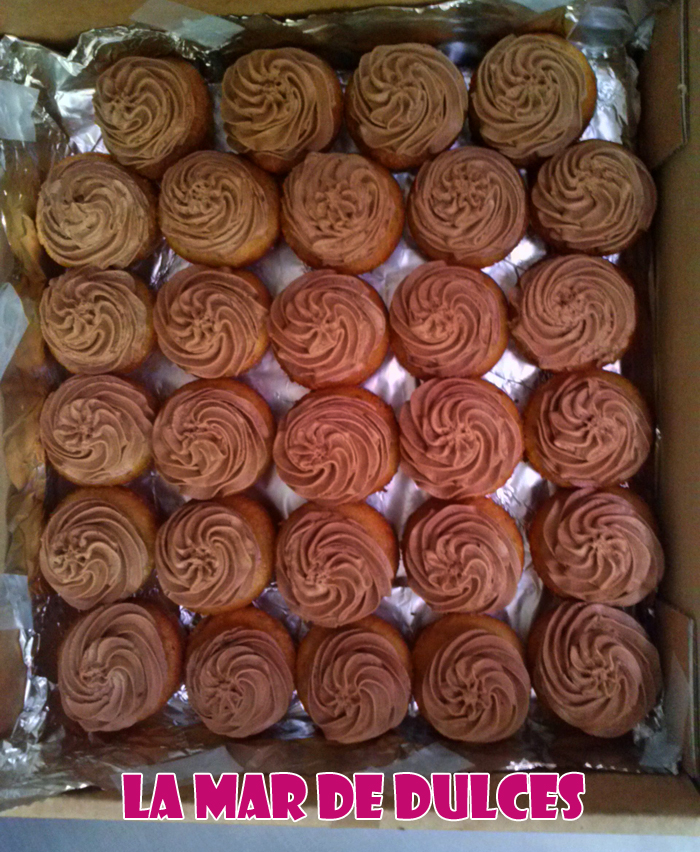 Minicupcakes de vainilla y crema de chocolate