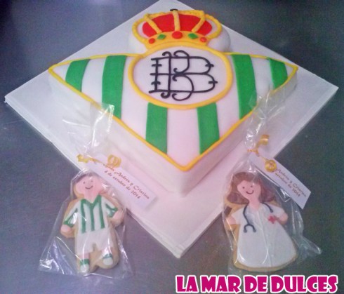 Tarta fondant del escudo del Betis