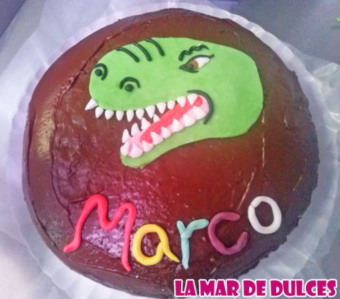 Tarta dinosaurio fondant Sevilla