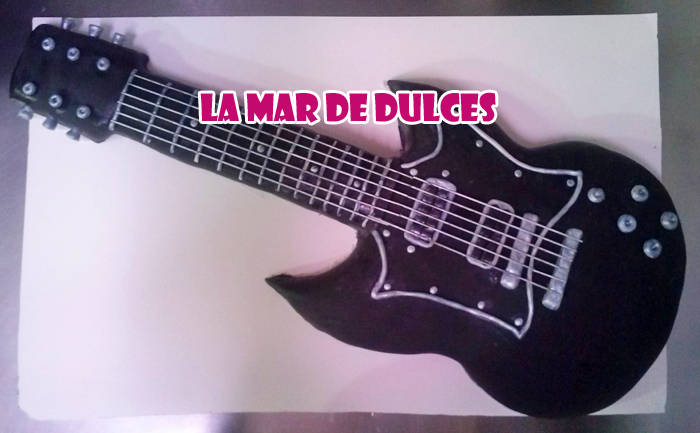Tarta fondant de guitarra eléctrica Sevilla
