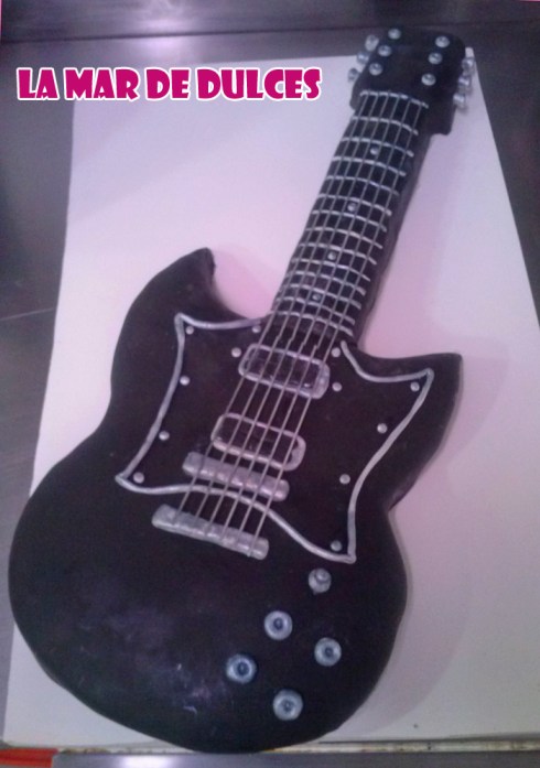 Tarta fondant de guitarra eléctrica Sevilla