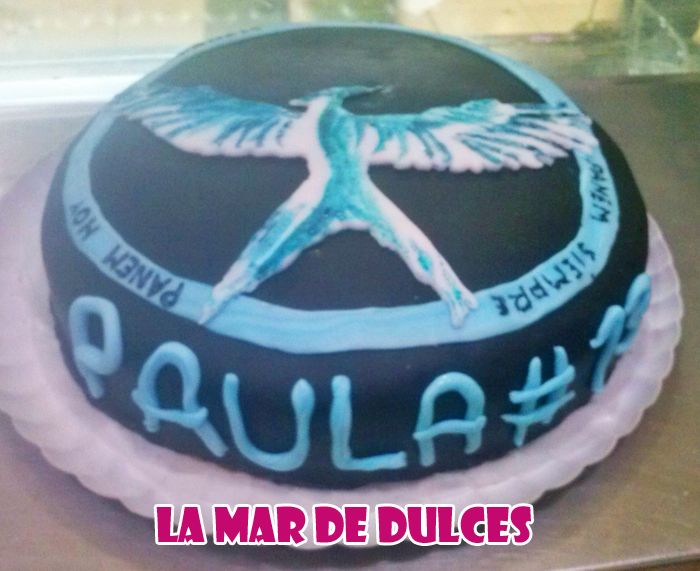 Tarta fondant de los Juegos del Hambre: el Sinsajo