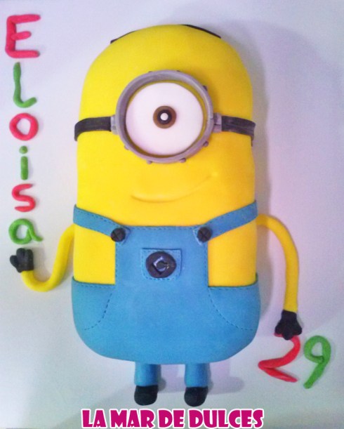 Tarta fondant de minion Sevilla