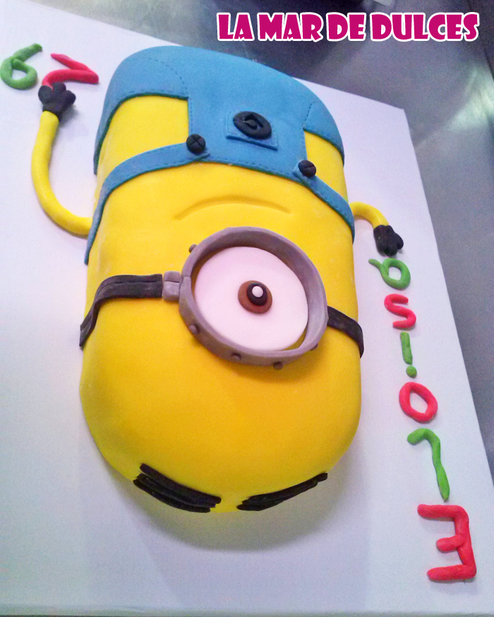 Tarta fondant de minion Sevilla