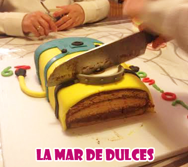 Tarta fondant de minion Sevilla