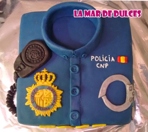 Tarta fondant de camisa de policía nacional Sevilla
