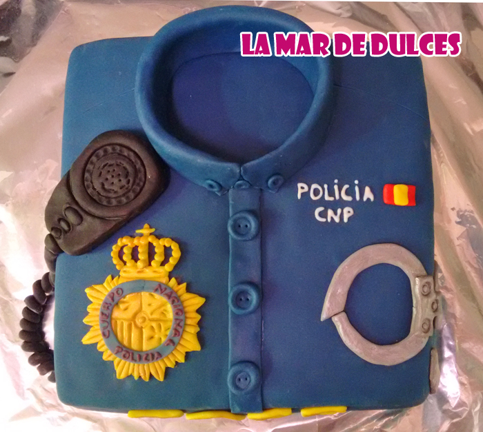 Tarta fondant de camisa de policía nacional Sevilla