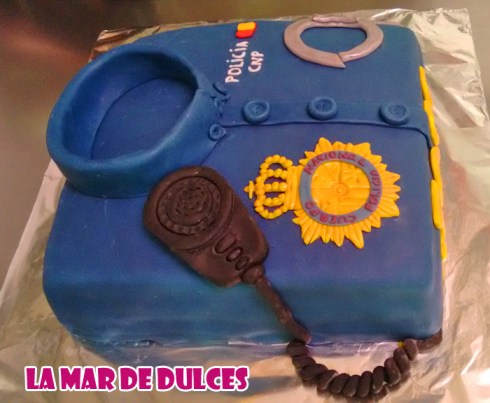 Tarta fondant de camisa de policía nacional Sevilla