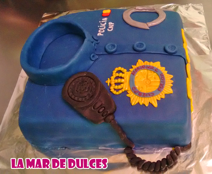 Tarta fondant de camisa de policía nacional Sevilla