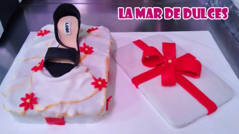 Tarta fondant de zapato y su caja Sevilla