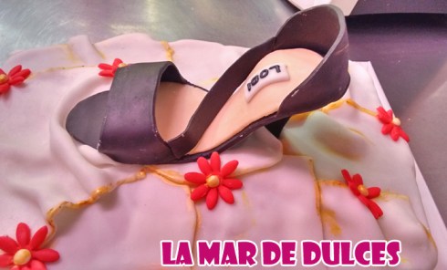Tarta fondant de zapato y su caja Sevilla