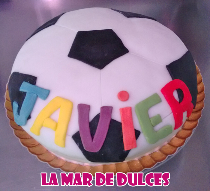 Tarta fondant de balón de fútbol Sevilla