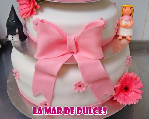 Tarta fondant para Comunión Sevilla